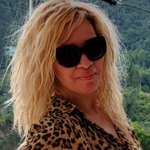 Meet your Posher, Aurea